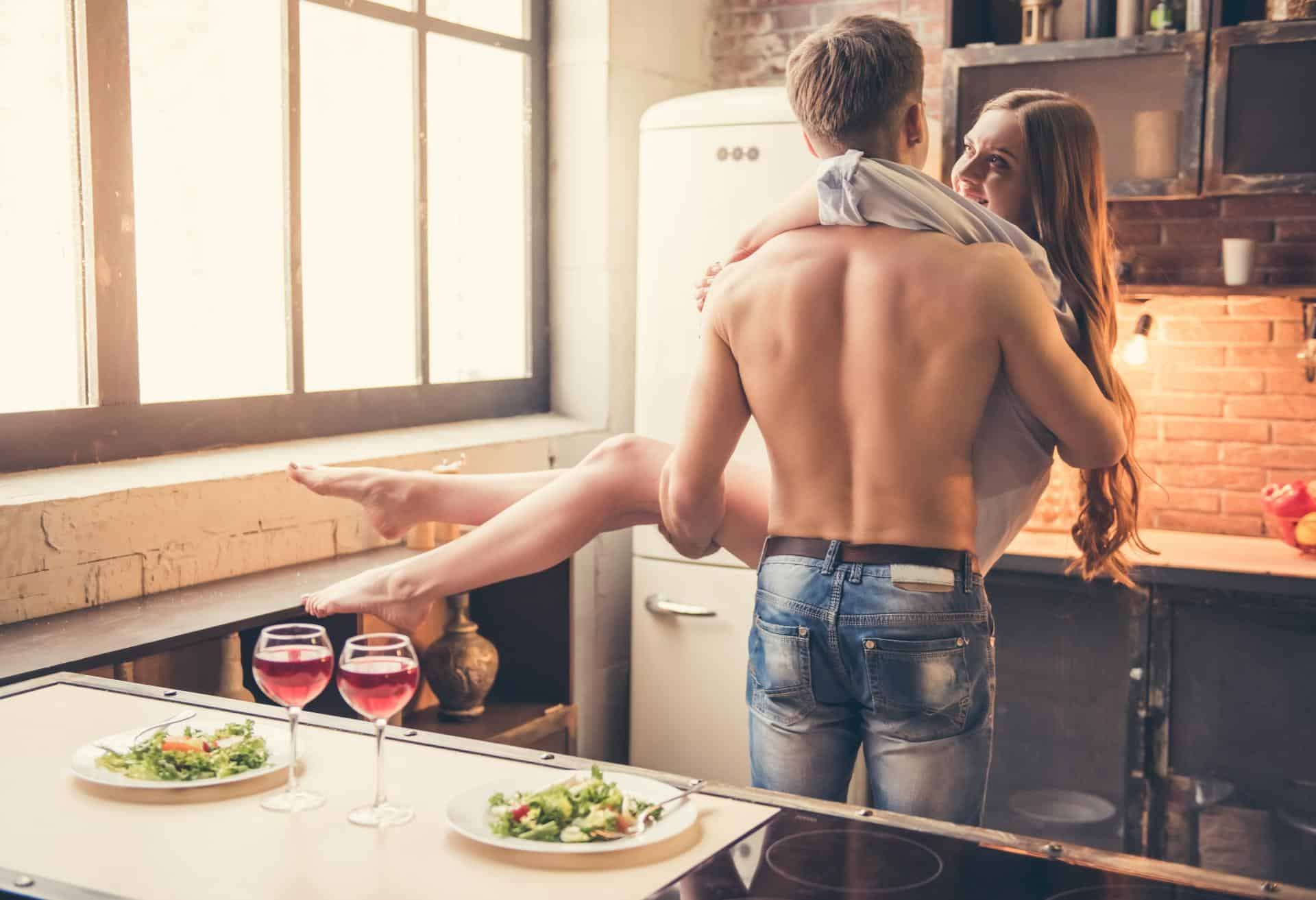 7 поз в сексе, которые стоит попробовать каждой паре :: любовь :: клео.ру