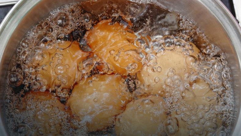 Зачем использовать воду после варки яиц
